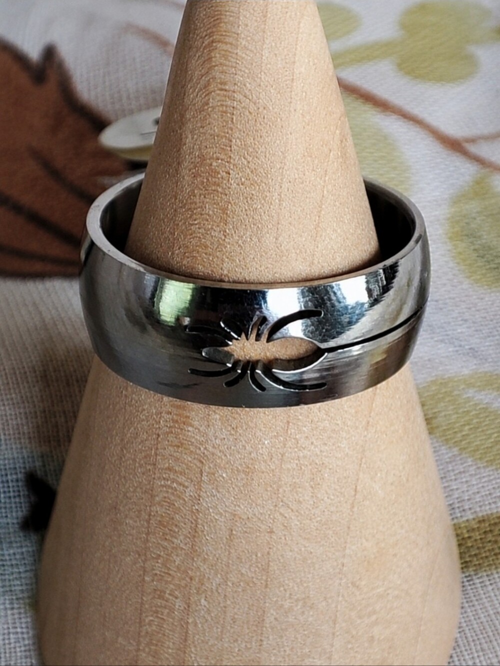 Stainless Steel Silver Tone Unisex Size 10 Dual Spider Cut-Out Band Ring